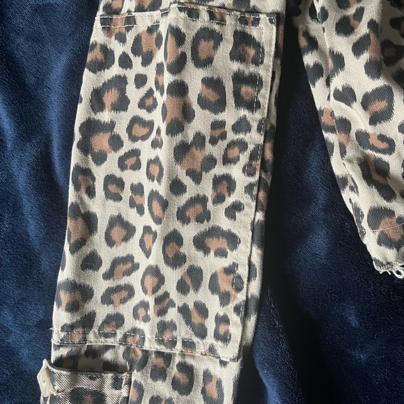 𝘚𝘶𝘱𝘦𝘳 𝘊𝘶𝘵𝘦 𝘊𝘩𝘦𝘦𝘵𝘢𝘩 𝘗𝘳𝘪𝘯𝘵 𝘤𝘳𝘰𝘱𝘱𝘦𝘥 𝘫𝘢𝘤𝘬𝘦𝘵 - Picture 5 of 5